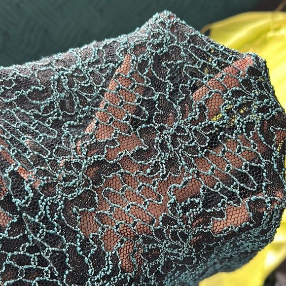 teal lace ruffled tank top - Picture 4 of 4